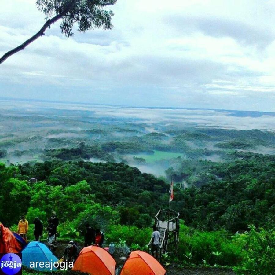 Seribu Batu Songgo Langit Resort & Camp Bantul Dış mekan fotoğraf